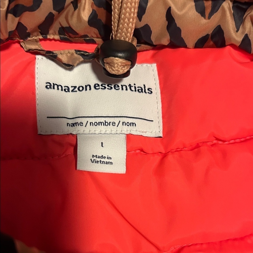 Amazon Essentials Leopard Print Puffer Jacket - Picture 4 of 6